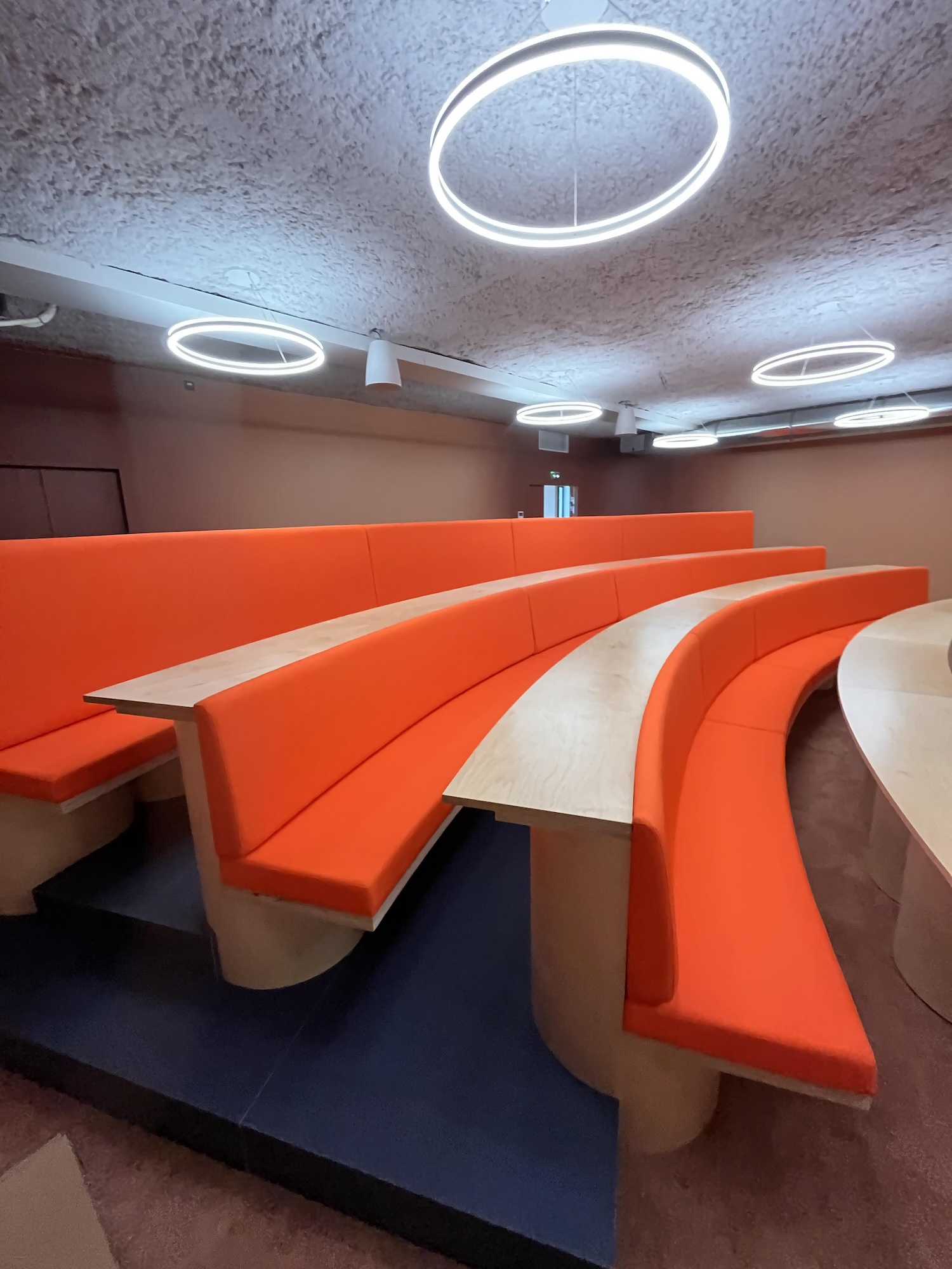 Unikalo Campus auditorium Gimmic 5