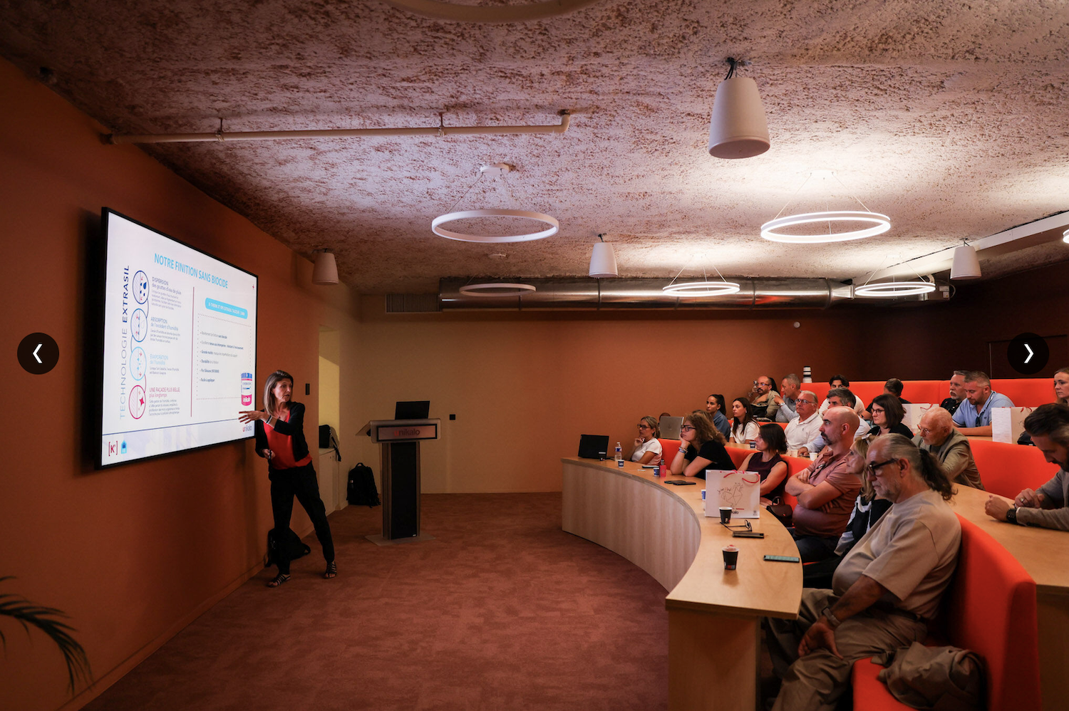 Unikalo Campus auditorium Gimmic 7