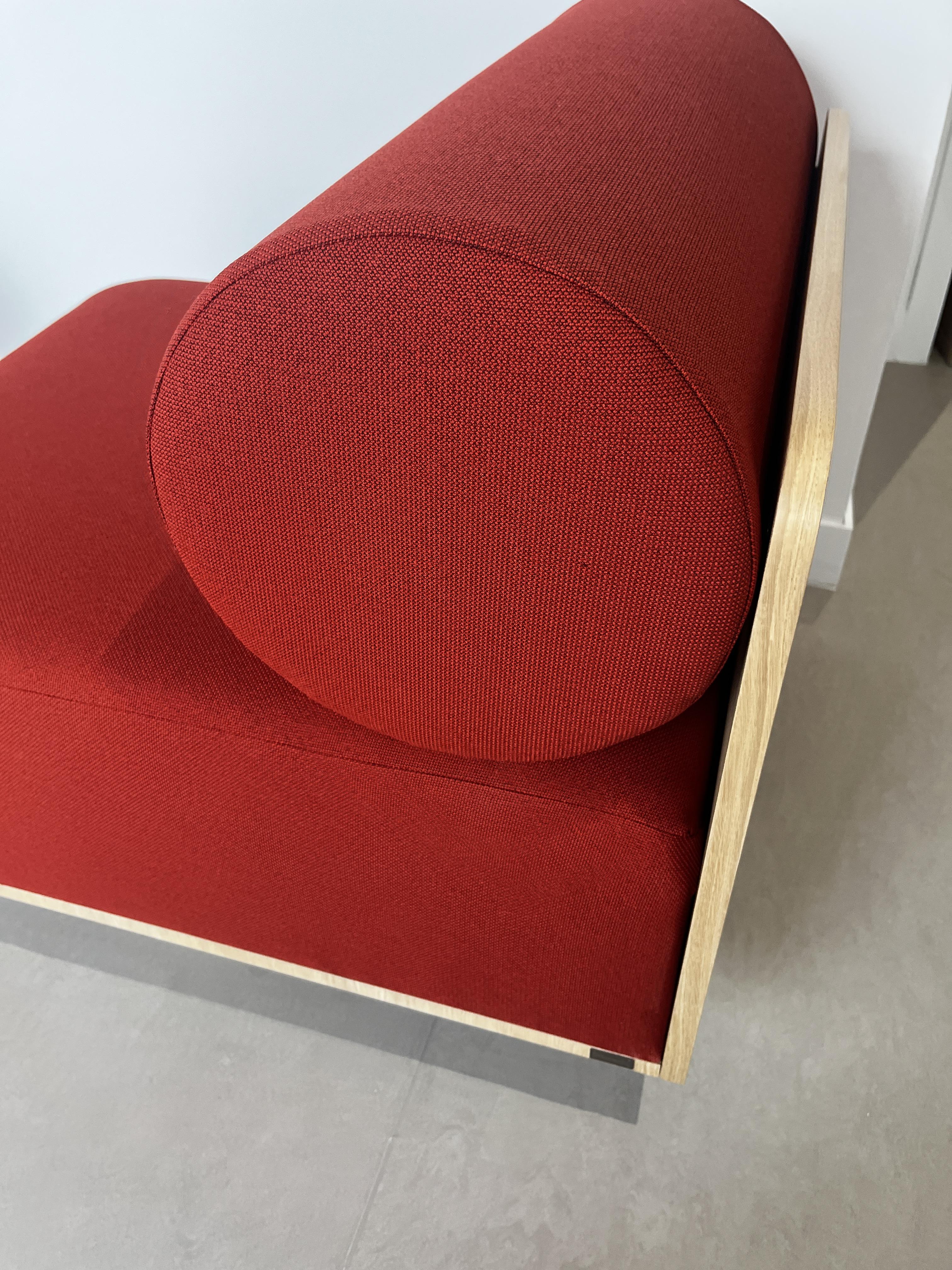 Détail du fauteuil TUBO, accoudoir